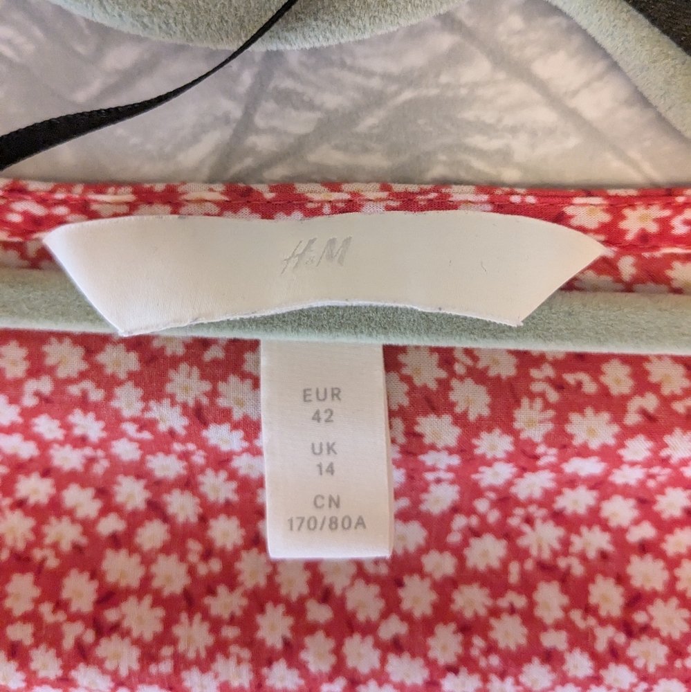 H&M Red Floral Patterned Romper - Picture 2 of 4